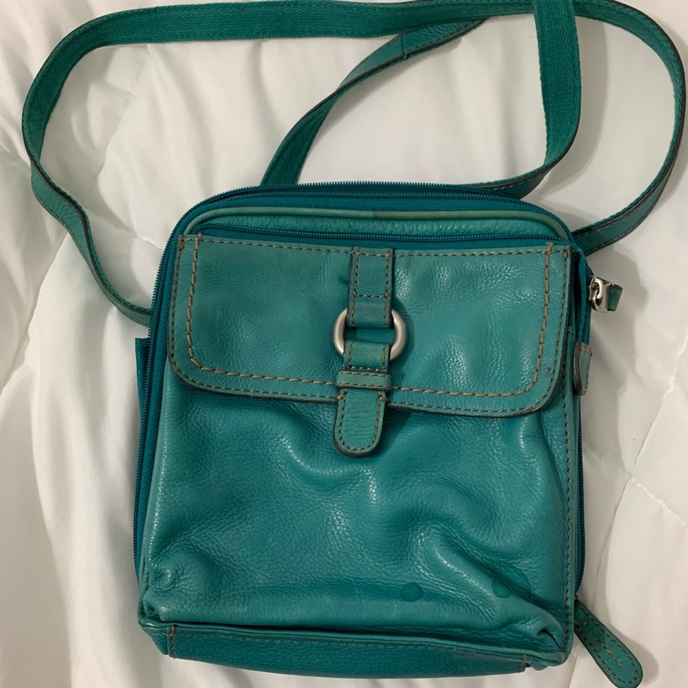 Used Fossil genuine leather crossbody w/ 4 pockets